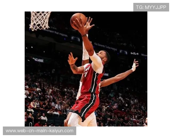 热火阿德巴约策应作用 高位手递手配合激活希罗无球跑动